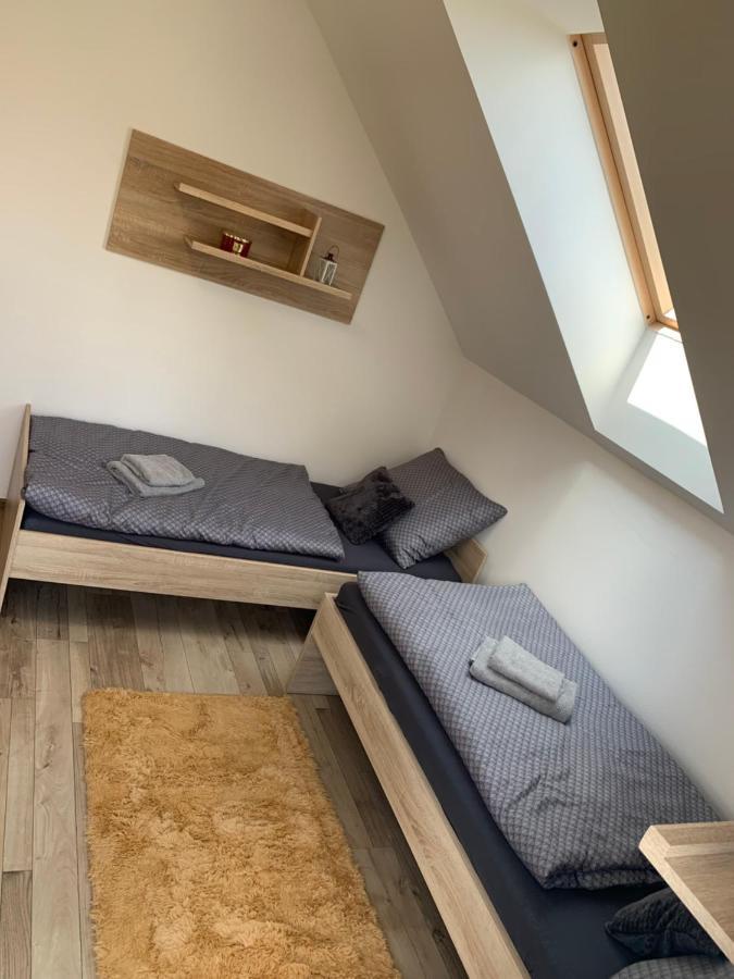 Cozy 2-Bedroom Vacation Apartment With Entire Top Floor Gaj  Екстер'єр фото