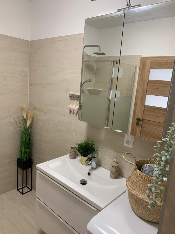 Cozy 2-Bedroom Vacation Apartment With Entire Top Floor Gaj  Екстер'єр фото