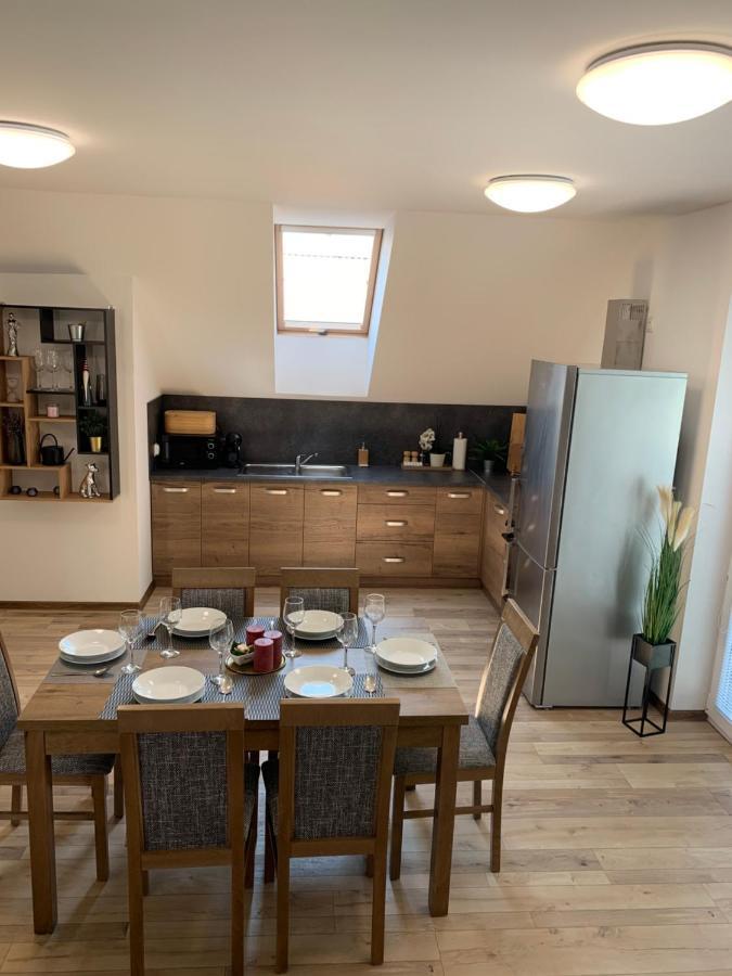 Cozy 2-Bedroom Vacation Apartment With Entire Top Floor Gaj  Екстер'єр фото