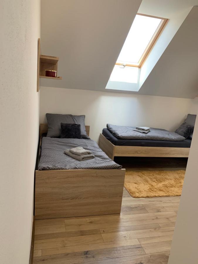 Cozy 2-Bedroom Vacation Apartment With Entire Top Floor Gaj  Екстер'єр фото