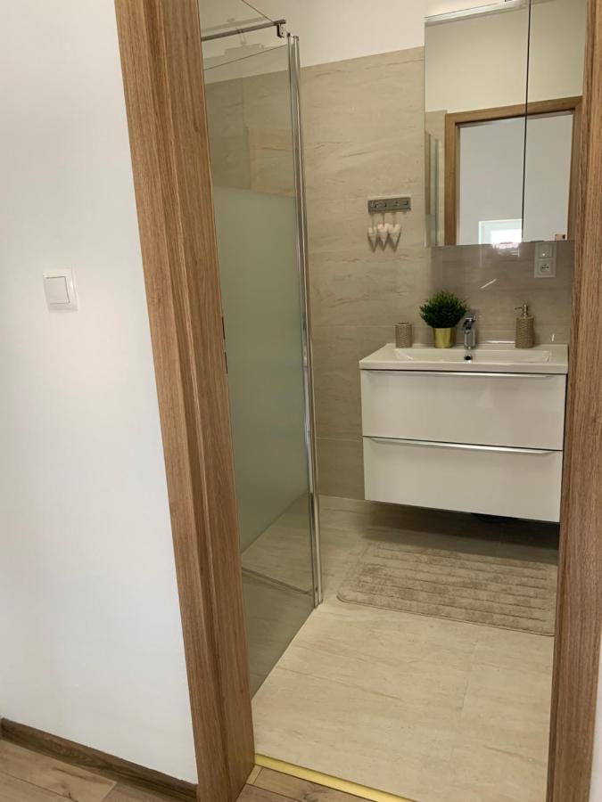 Cozy 2-Bedroom Vacation Apartment With Entire Top Floor Gaj  Екстер'єр фото