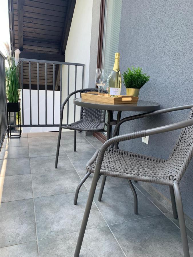 Cozy 2-Bedroom Vacation Apartment With Entire Top Floor Gaj  Екстер'єр фото