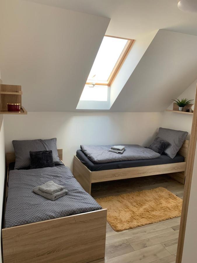Cozy 2-Bedroom Vacation Apartment With Entire Top Floor Gaj  Екстер'єр фото